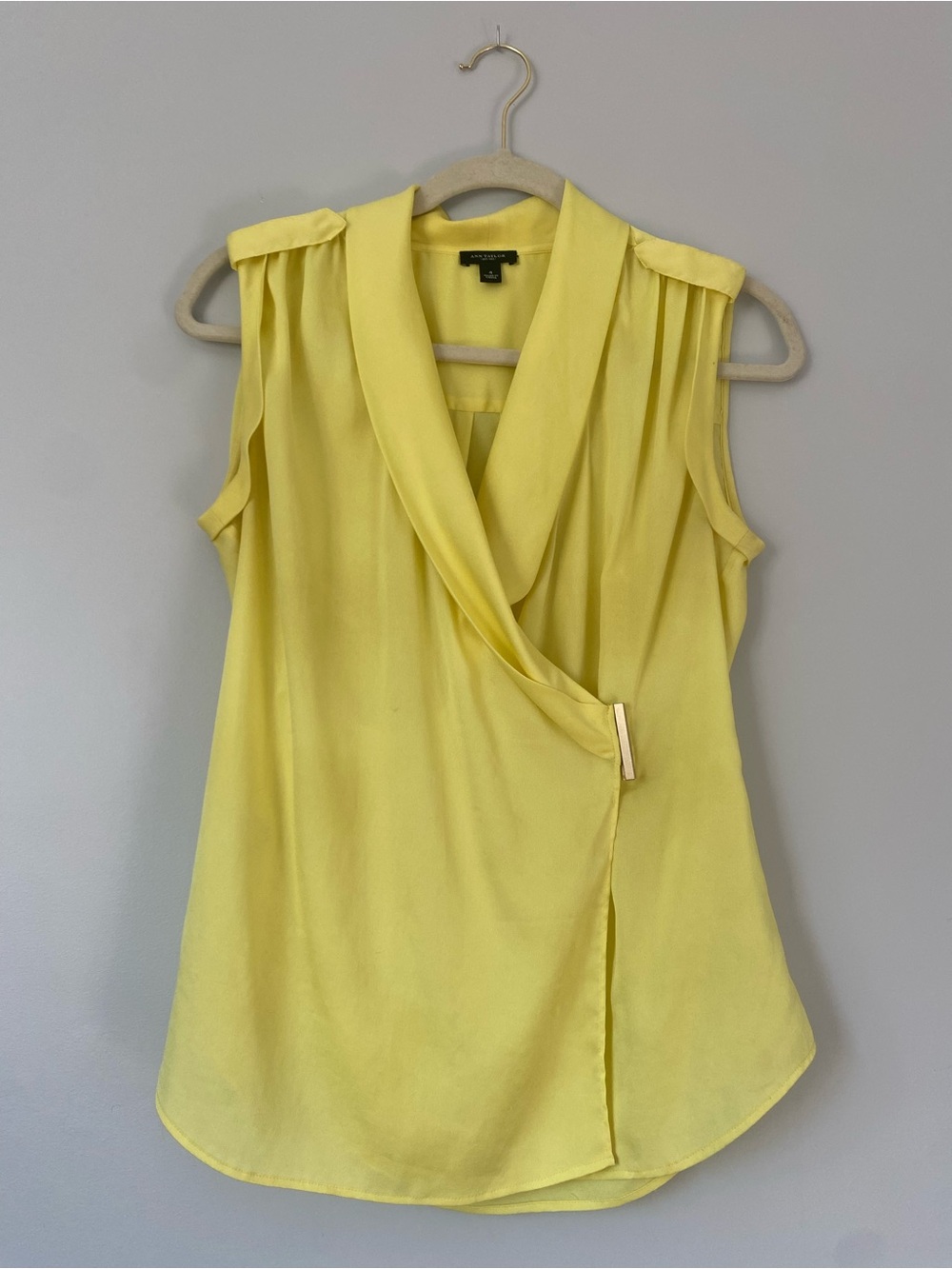 Ann Taylor Pale Lemon Yellow draped Front Blouse — Size 4